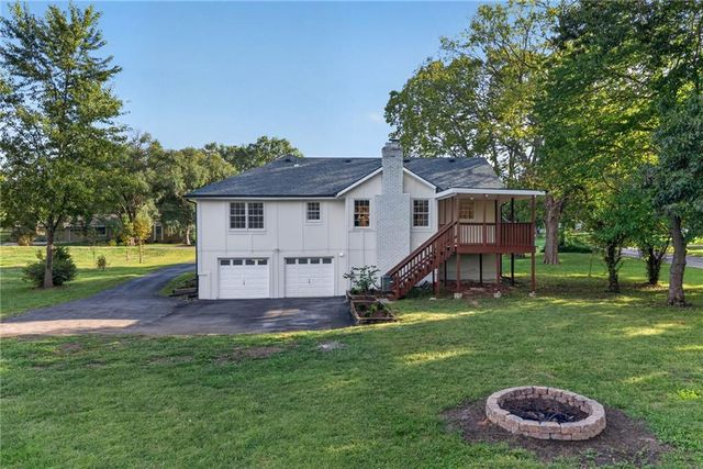 10610 W 170th Terrace, Overland Park, KS 66221