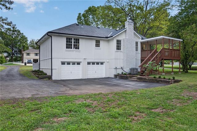 10610 W 170th Terrace, Overland Park, KS 66221