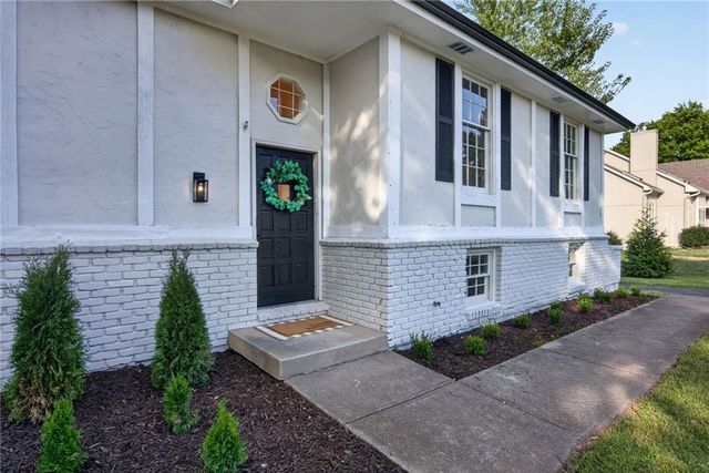 10610 W 170th Terrace, Overland Park, KS 66221