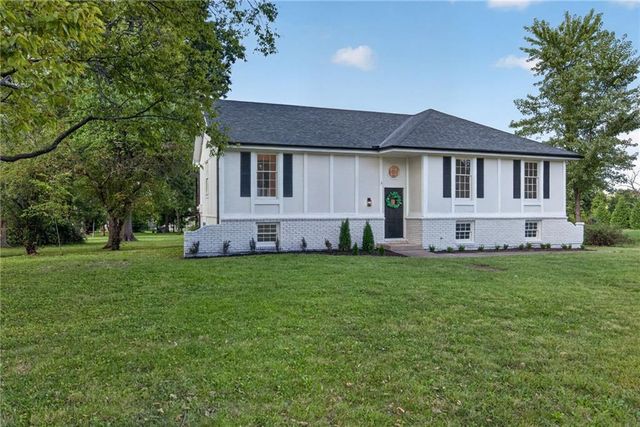 10610 W 170th Terrace, Overland Park, KS 66221
