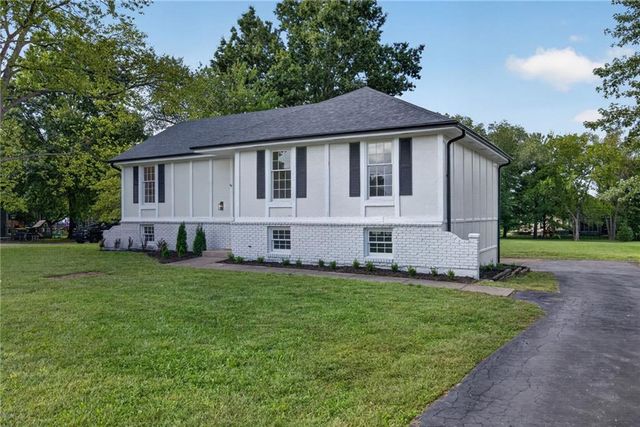 10610 W 170th Terrace, Overland Park, KS 66221