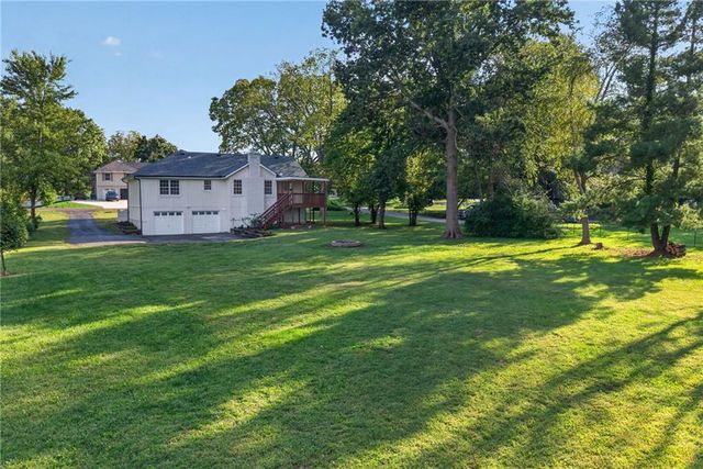 10610 W 170th Terrace, Overland Park, KS 66221