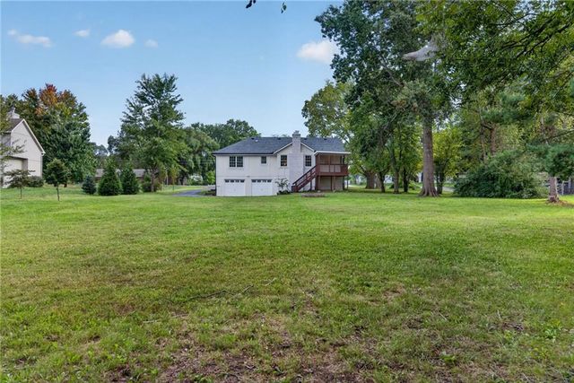10610 W 170th Terrace, Overland Park, KS 66221
