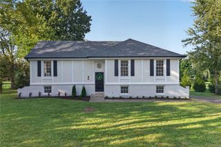 10610 W 170th Terrace, Overland Park, KS 66221