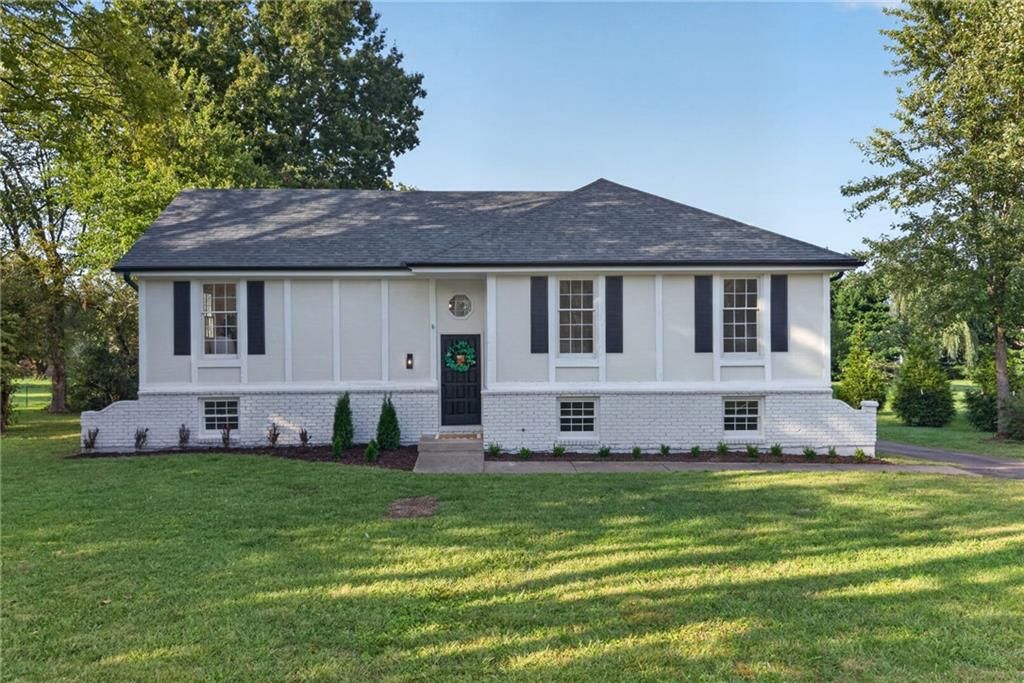 10610 W 170th Terrace, Overland Park, KS 66221