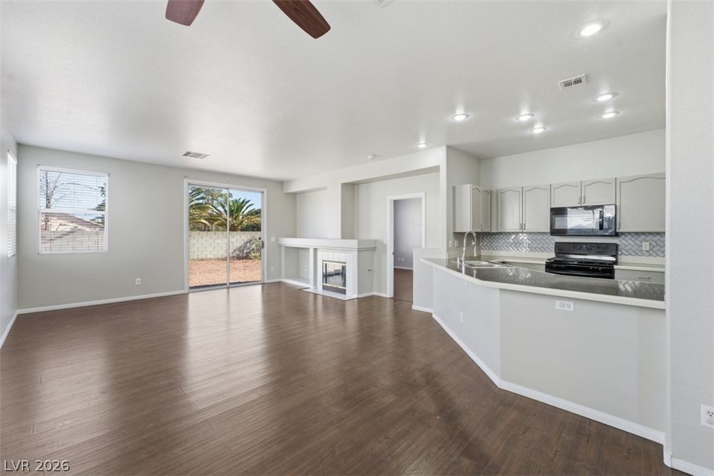 Image 4 of property listing at 1190 Stormy Valley Road, Las Vegas, NV 89123