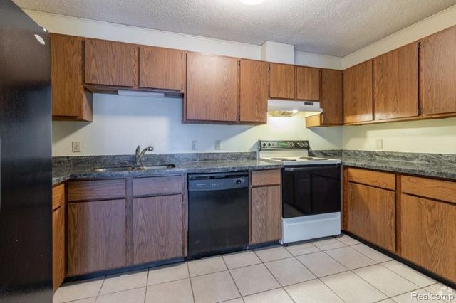 35775 Union Lake Road, Clinton Charter Township, MI 48035