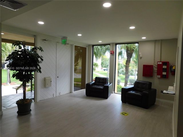 8065 SW 107th Ave 214, Miami, FL 33173