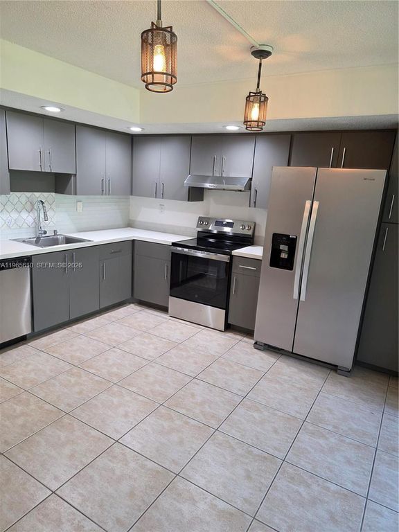 8065 SW 107th Ave 214, Miami, FL 33173