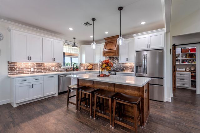 1705 County Road 451, El Campo, TX 77437