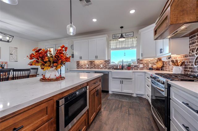 1705 County Road 451, El Campo, TX 77437