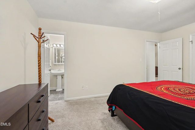 106 Old Stable Court, Chapel Hill, NC 27514