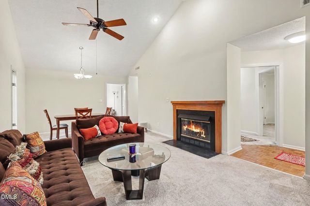 106 Old Stable Court, Chapel Hill, NC 27514