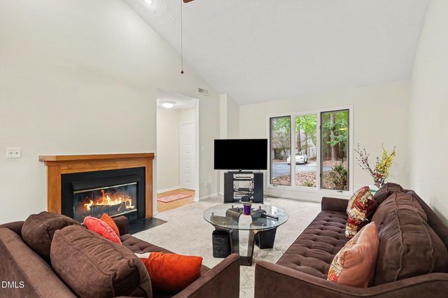 106 Old Stable Court, Chapel Hill, NC 27514