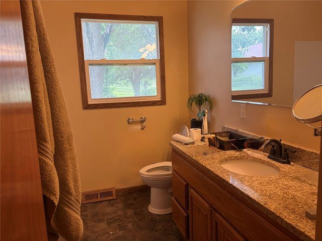 4400 Nursery Road, Cedar Rapids, IA 52404