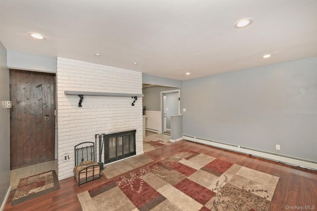 93 Abbey Lane, Levittown, NY 11756