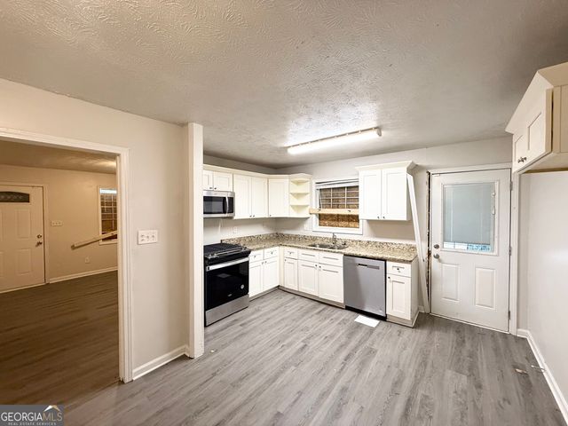 1465 Holcomb Avenue, East Point, GA 30344