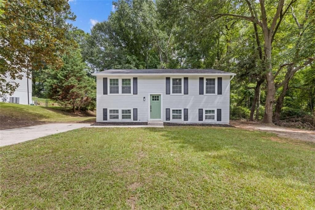3352 Creekwood Drive, Rex, GA 30273