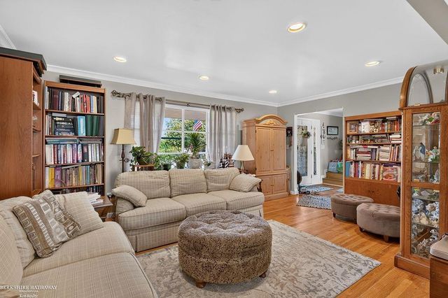 32725 Rugby Drive, Warren, MI 48088