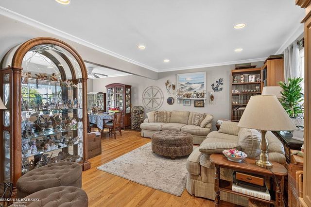 32725 Rugby Drive, Warren, MI 48088
