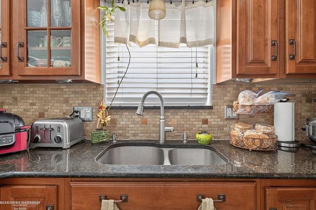 32725 Rugby Drive, Warren, MI 48088
