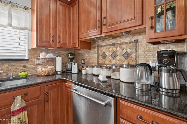 32725 Rugby Drive, Warren, MI 48088