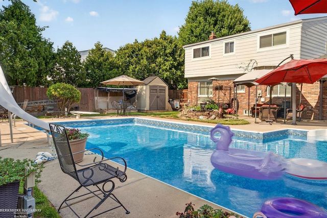 32725 Rugby Drive, Warren, MI 48088