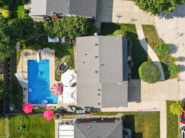 32725 Rugby Drive, Warren, MI 48088