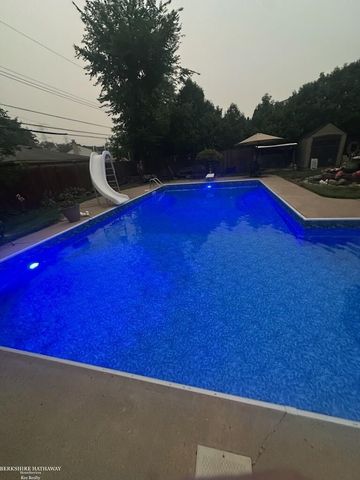 32725 Rugby Drive, Warren, MI 48088