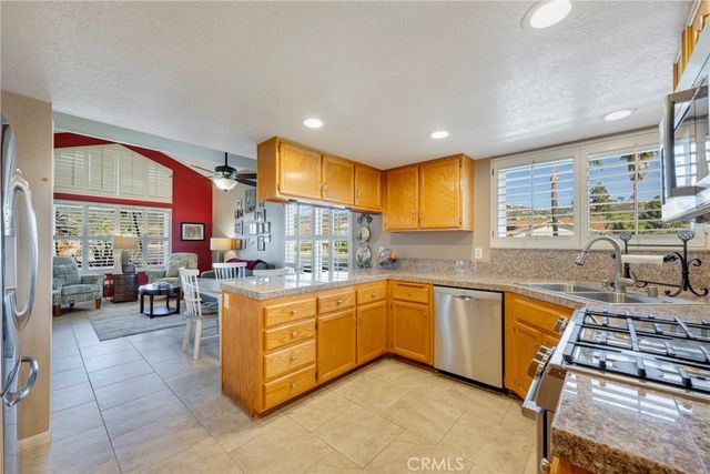 1894 Sunbury, Escondido, CA 92026