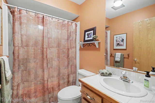 2411 Farmbrook Trail, Addison Township, MI 48370