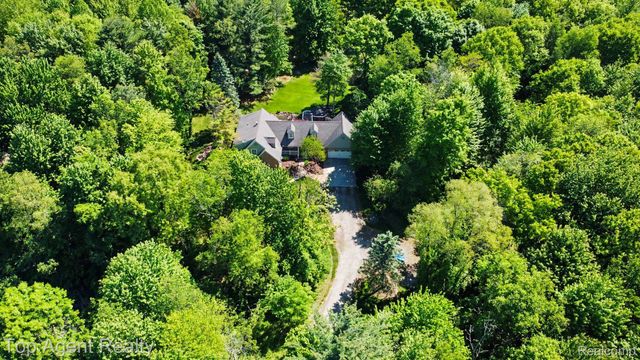 2411 Farmbrook Trail, Addison Township, MI 48370