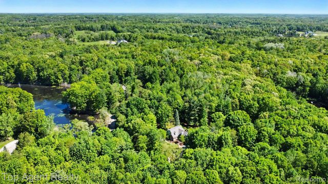 2411 Farmbrook Trail, Addison Township, MI 48370