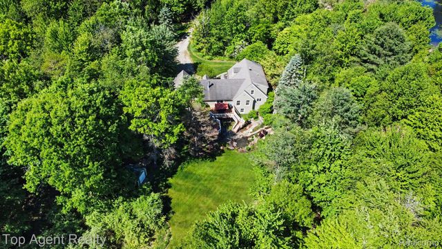 2411 Farmbrook Trail, Addison Township, MI 48370