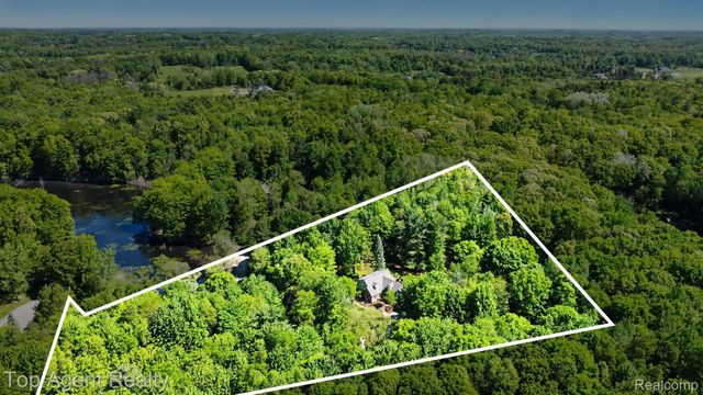 2411 Farmbrook Trail, Addison Township, MI 48370