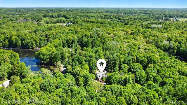 2411 Farmbrook Trail, Addison Township, MI 48370