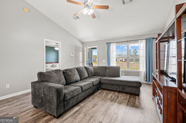 102 Pin Oak Court, Kingsland, GA 31548