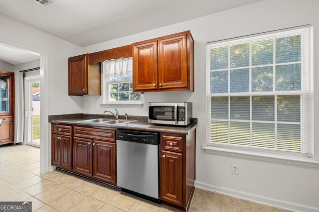 102 Pin Oak Court, Kingsland, GA 31548