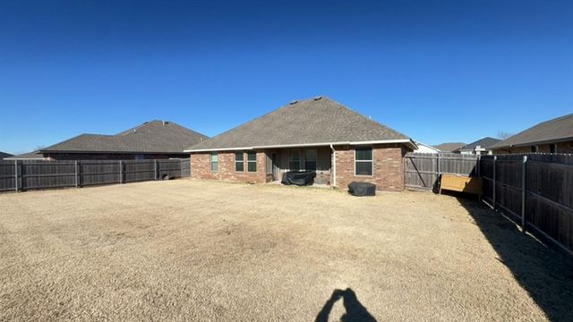 10712 NW 18th Street, Yukon, OK 73099