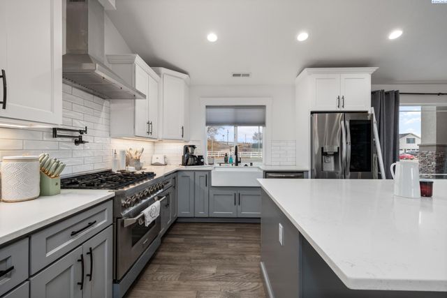 1315 E 19th Ave, Kennewick, WA 99337