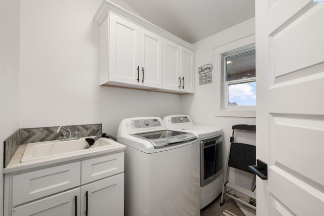 1315 E 19th Ave, Kennewick, WA 99337