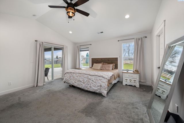 1315 E 19th Ave, Kennewick, WA 99337