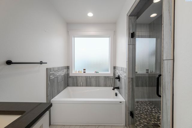 1315 E 19th Ave, Kennewick, WA 99337