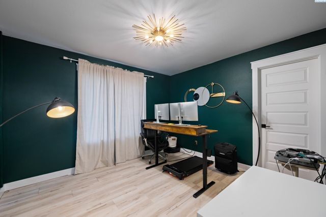 1315 E 19th Ave, Kennewick, WA 99337