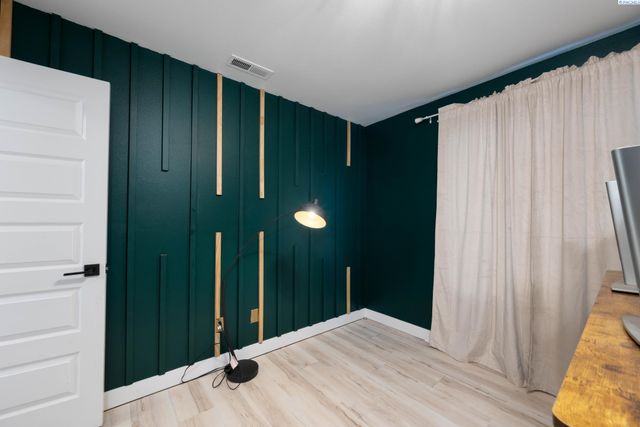 1315 E 19th Ave, Kennewick, WA 99337