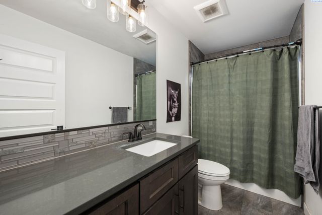 1315 E 19th Ave, Kennewick, WA 99337