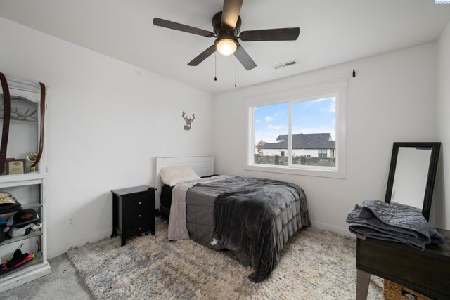 1315 E 19th Ave, Kennewick, WA 99337