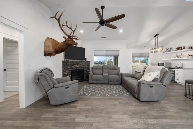 1315 E 19th Ave, Kennewick, WA 99337