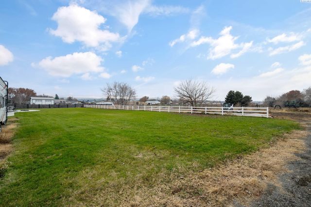 1315 E 19th Ave, Kennewick, WA 99337