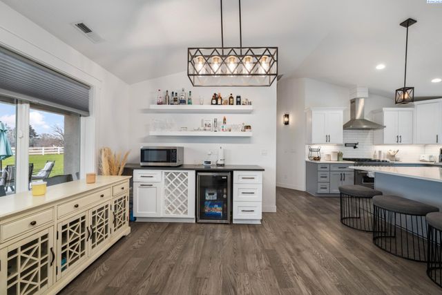 1315 E 19th Ave, Kennewick, WA 99337